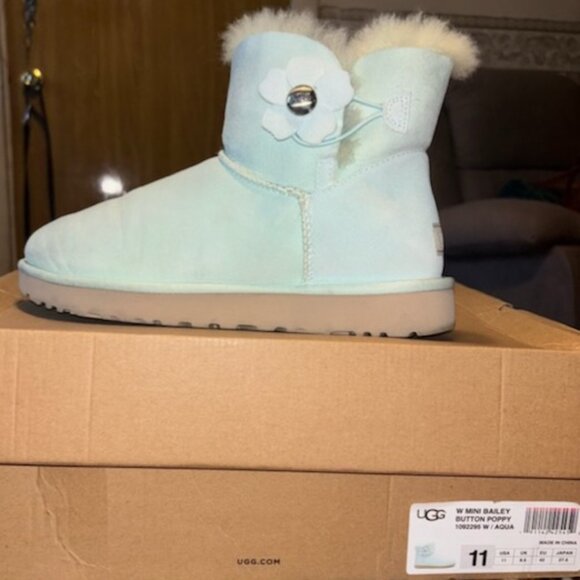 UGG Shoes - Flower on side Uggs